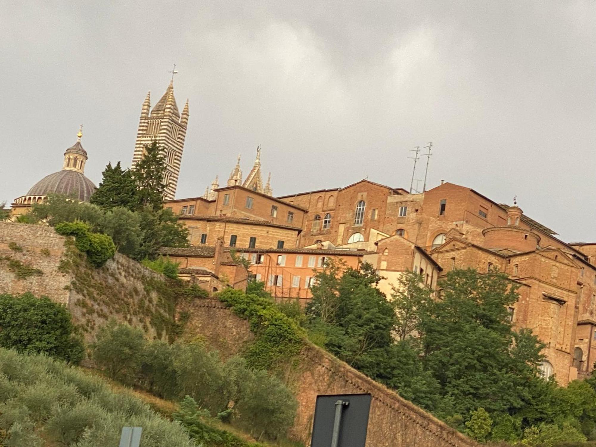 Loft Vicolo Di Vallepiatta 2 Min Piazza Del Campo Con Parcheggio Siena Ngoại thất bức ảnh